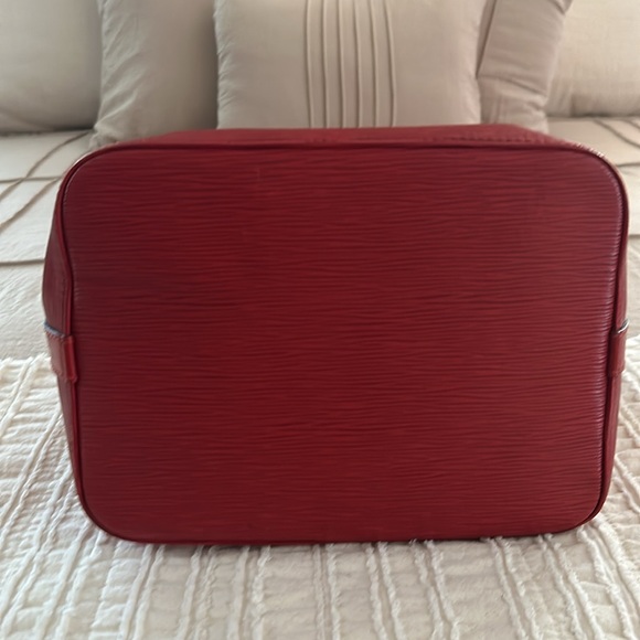 Louis Vuitton Epi Noe - Picture 4 of 16